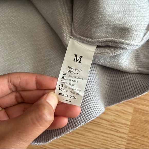 Women’s Light Gray Beige Balloon Sleeve Sweater Medium - Picture 3 of 9